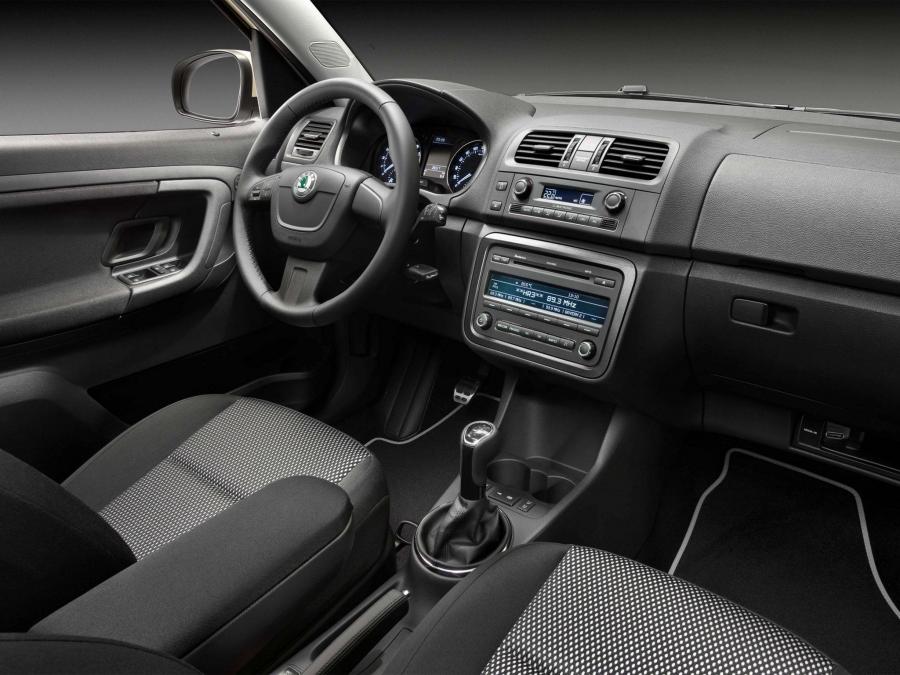  Skoda Roomster Scout 2010 года  (фото 3 из 5)